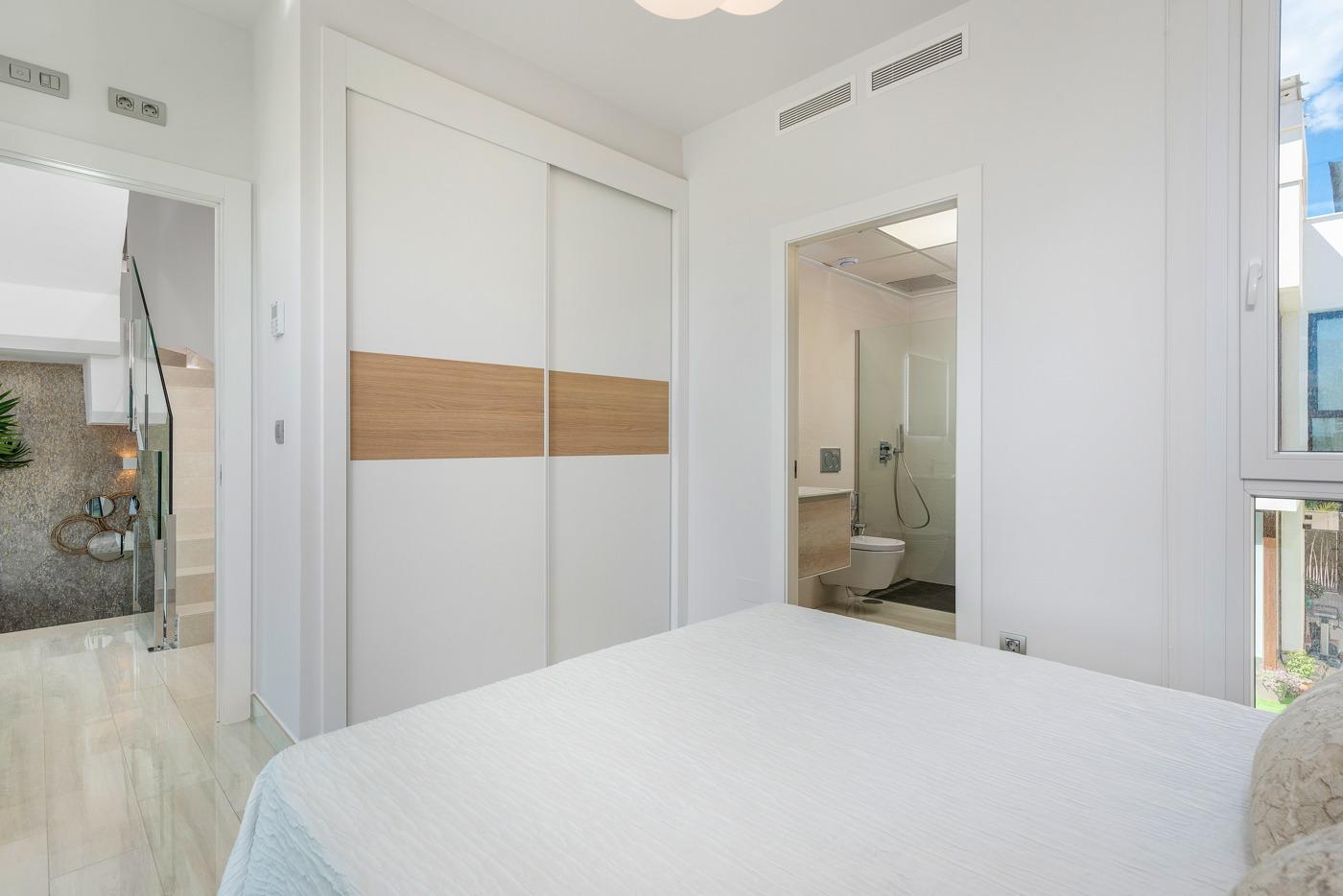 OBRA NUEVA EN LOS MONTESINOS. VILLAS DE LUJO. 3 DORM. 3 BAÑOS. PARCELA 200M2. PISCINA PROPIA.
