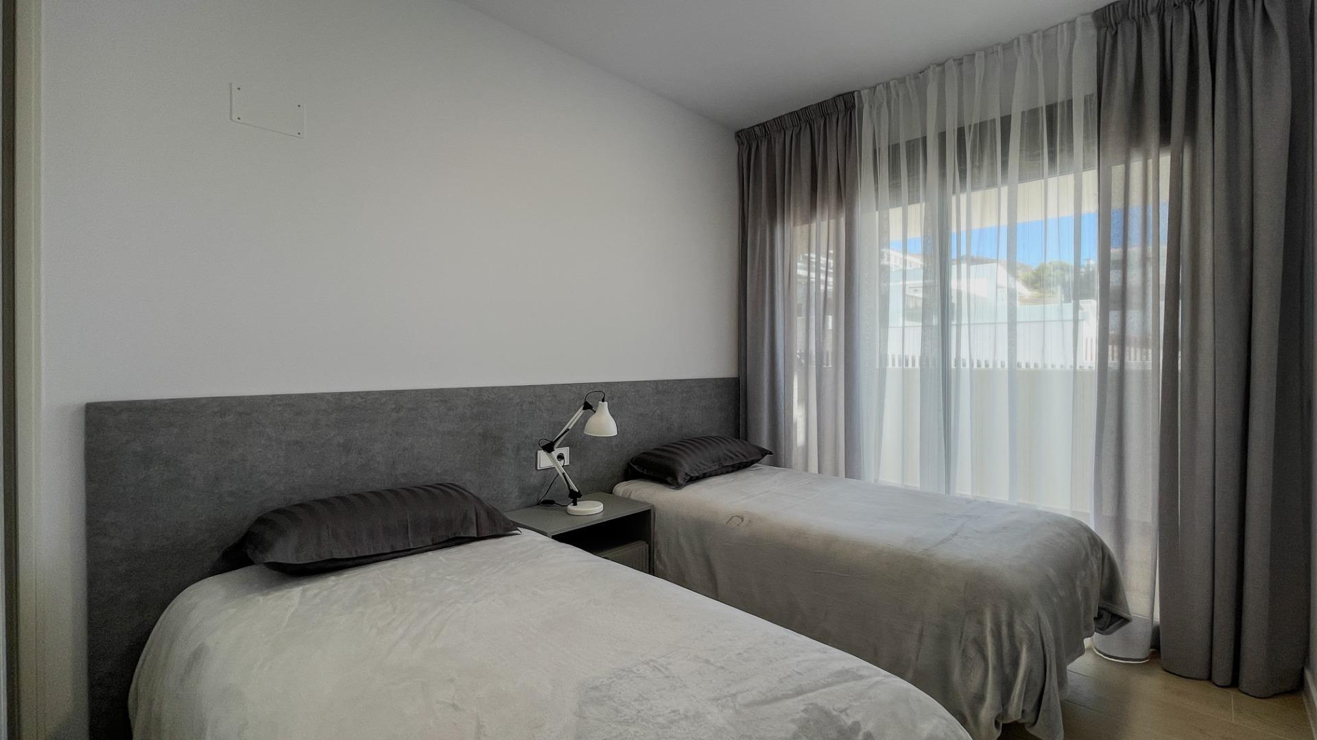 2-36-33 Moderne duplex met 5 slaapkamers in het exclusieve Campirroso complex, Finestrat
