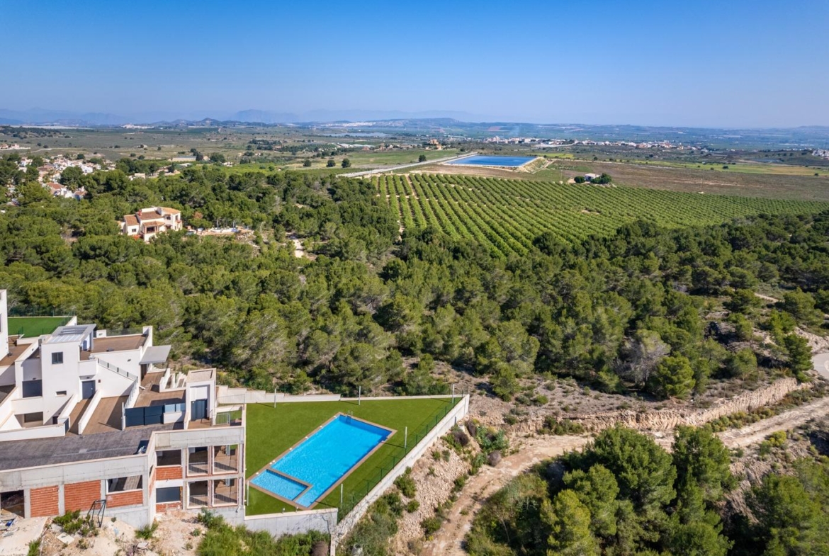 OBRA NUEVA! BUGALOW EN SAN MIGUEL DE SALINAS. 2 DORM. 2 BAÑOS. PISCINA+GARAJE.