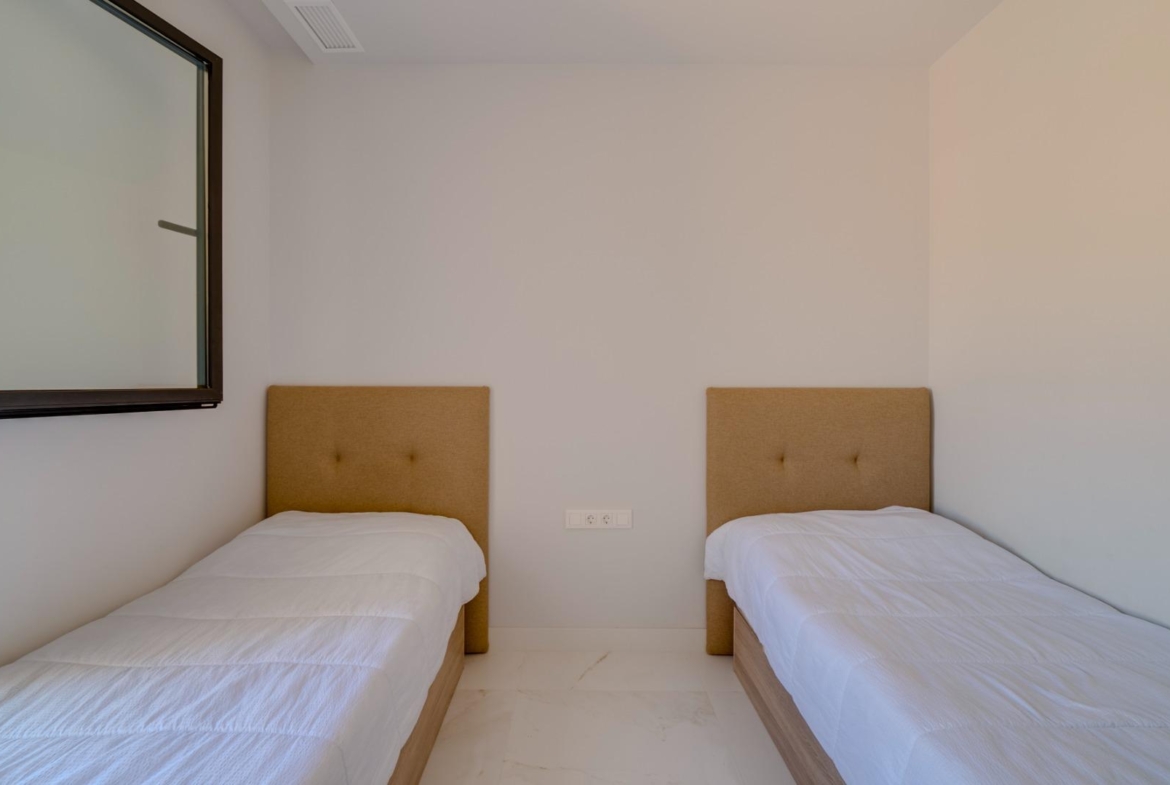 Exclusivo Piso en la Cala de Benidorm con Vistas al Mar