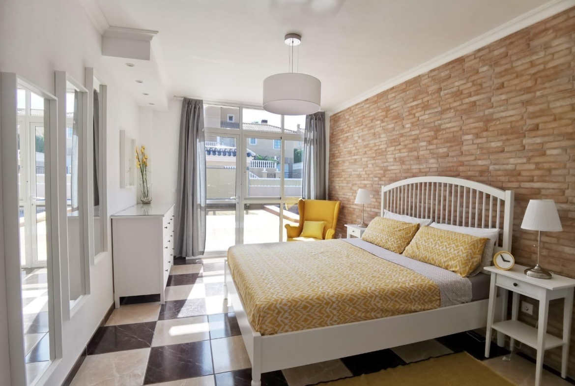 Ruim chalet in La Florida, Orihuela Costa – Ideaal om te genieten van de zon en het strand