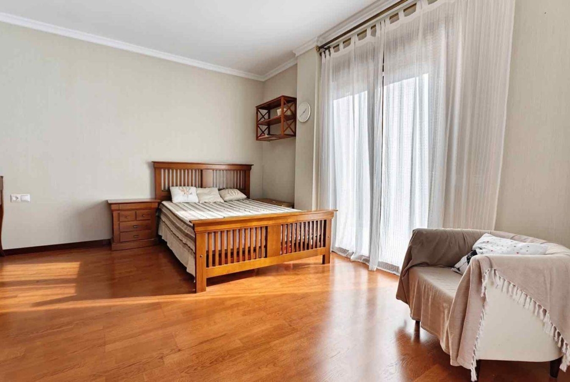 VILLA EN CIUDQUESADA. CON PISCINA PRIVADA. PARCELA 850M2. CASA 364 M2.