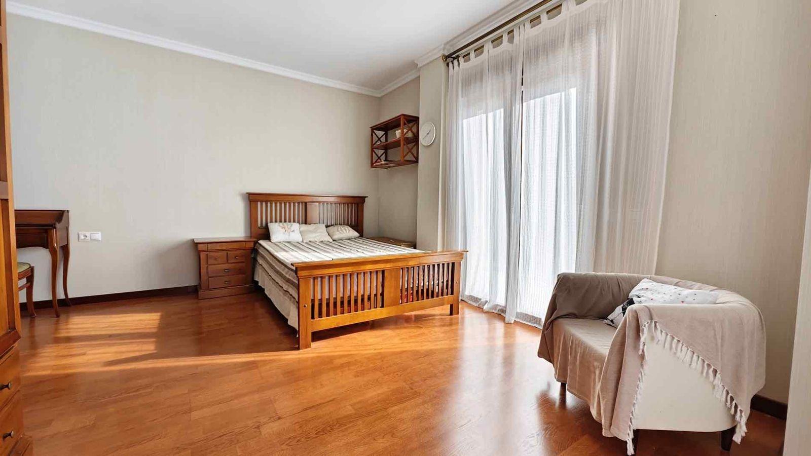 VILLA EN CIUDQUESADA. CON PISCINA PRIVADA. PARCELA 850M2. CASA 364 M2.