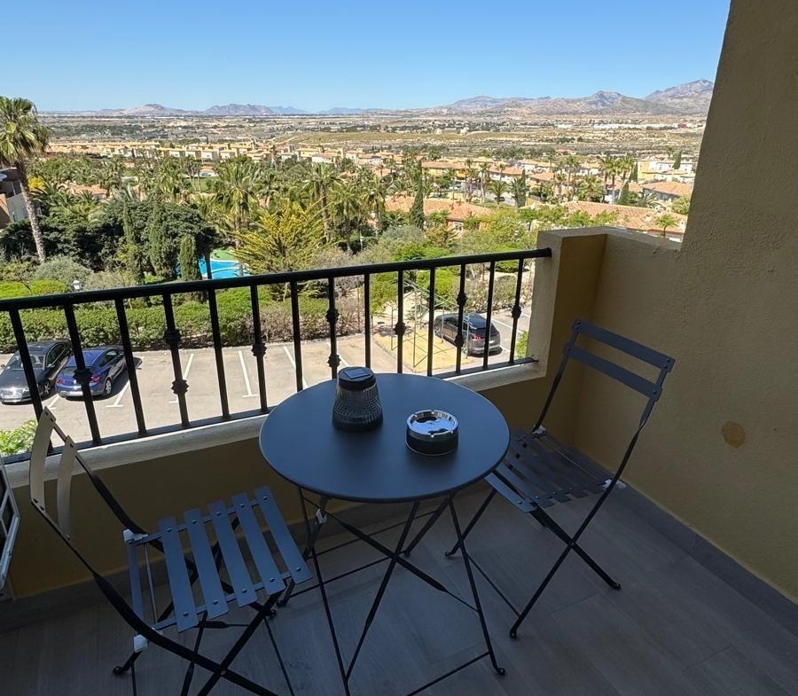 Exclusivo Piso de 2 Dormitorios en el Campo de Golf Bonalba, Mutxamel
