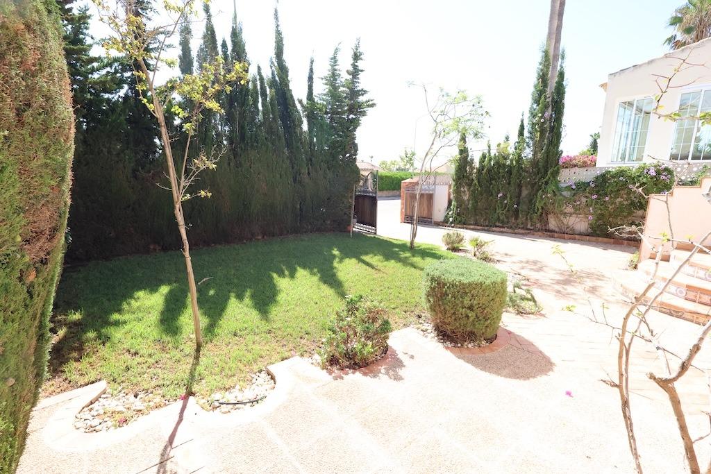 Detached villa in Villamartin plaza