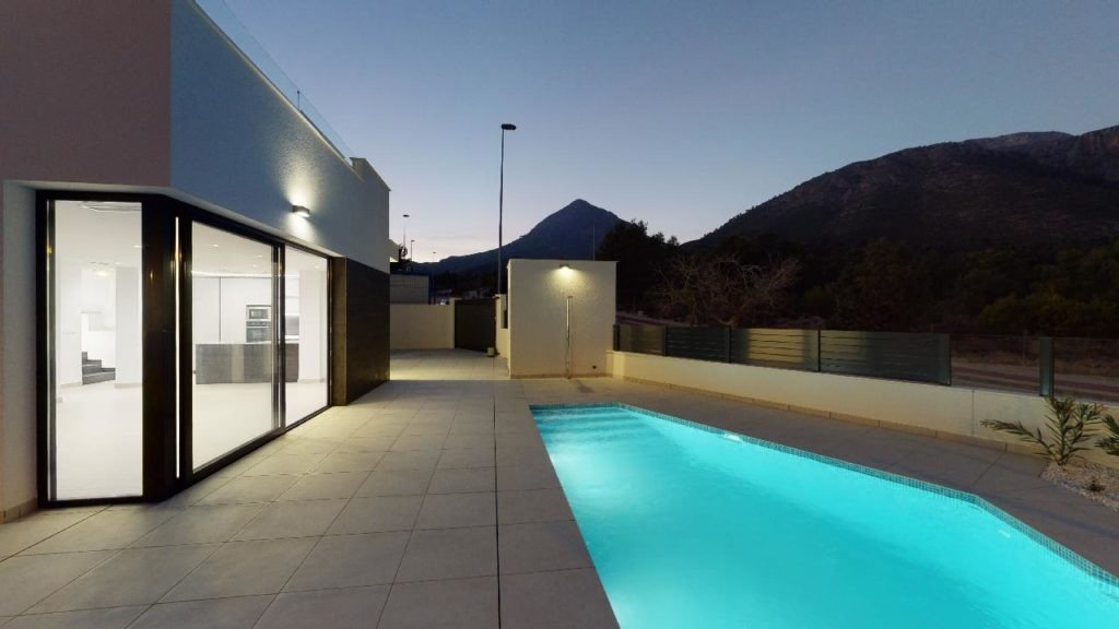 Villas de nueva construcción con vistas al mar y montaña