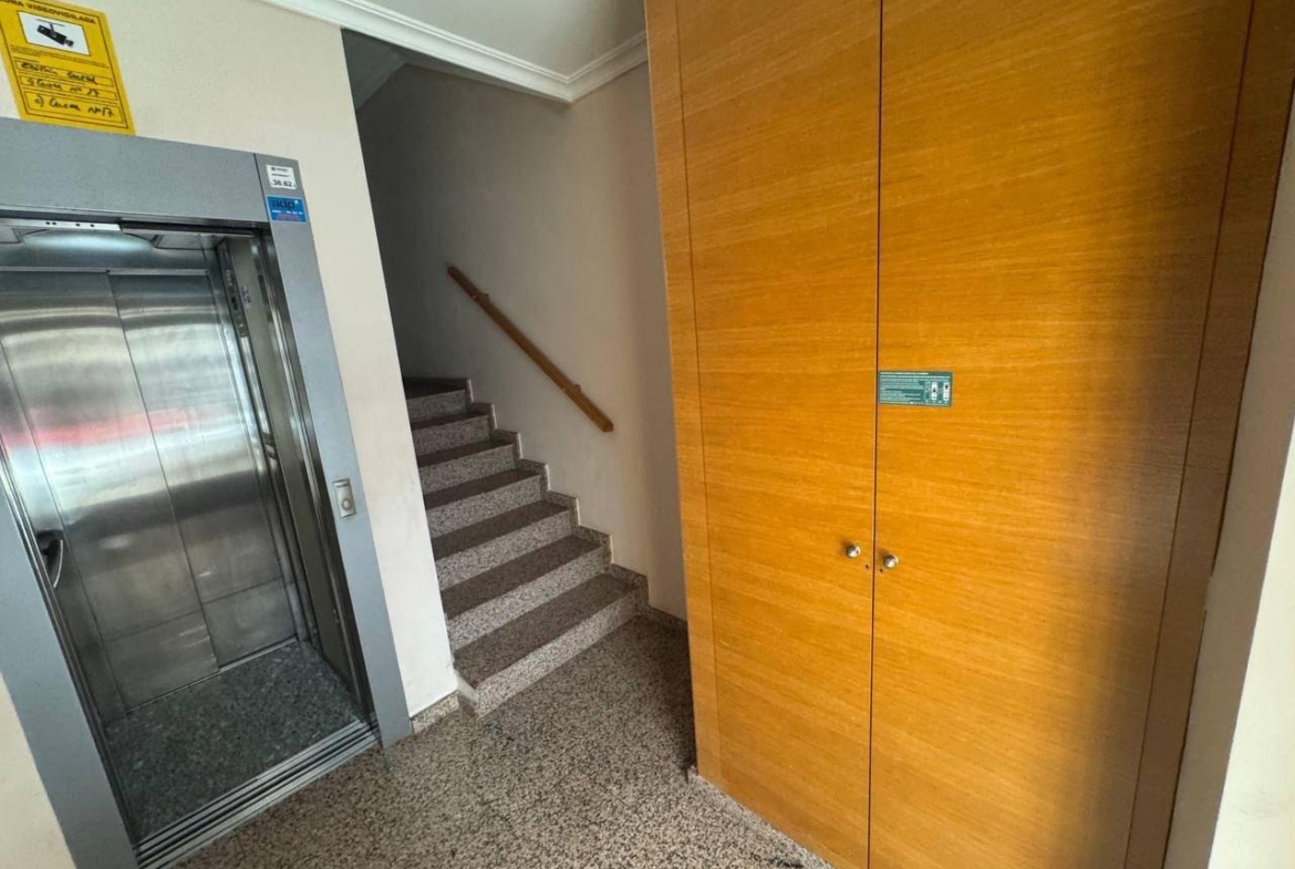 Spacious Semi-New Apartment in Torrevieja, Ideal for Living