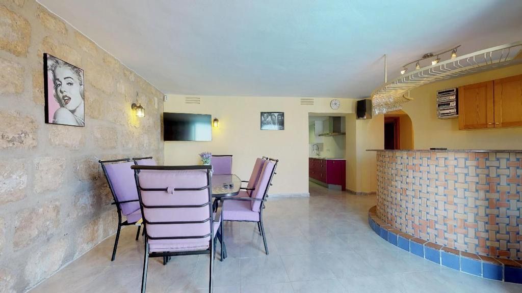 EXCLUSIEVE VILLA TE KOOP IN CALPE MET MARVELLOUS ZEEZICHTEN