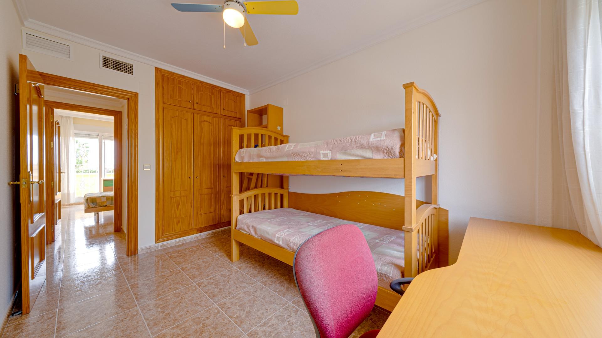 2-37-18 Large corner semi-detached house with sea views,