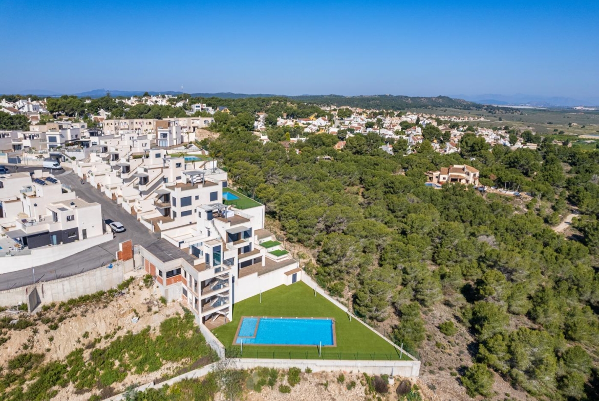 OBRA NUEVA! BUGALOW EN SAN MIGUEL DE SALINAS. 2 DORM. 2 BAÑOS. PISCINA+GARAJE.