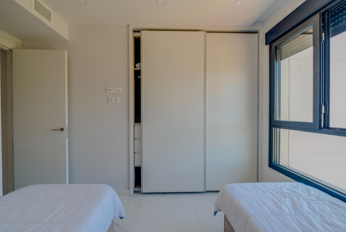 Exclusivo Piso en la Cala de Benidorm con Vistas al Mar
