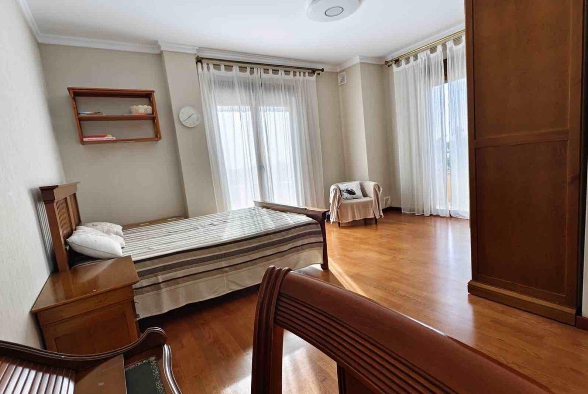 VILLA EN CIUDQUESADA. CON PISCINA PRIVADA. PARCELA 850M2. CASA 364 M2.