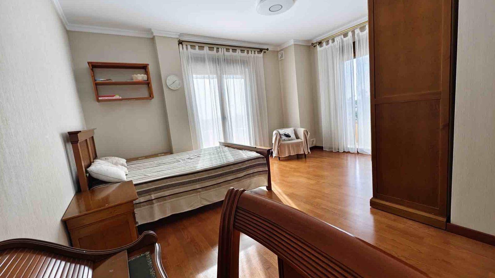 VILLA EN CIUDQUESADA. CON PISCINA PRIVADA. PARCELA 850M2. CASA 364 M2.