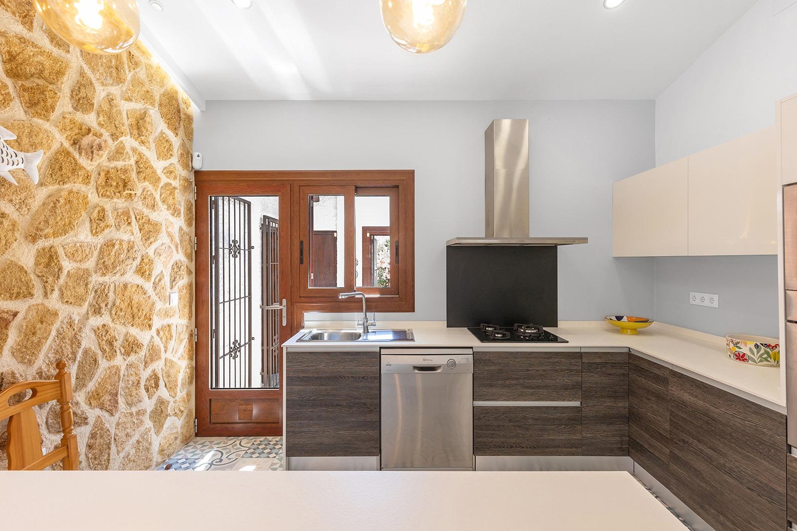VILLA CON PISCINA PRIVADA EN PUNTA PRIMA CON PARCELA 540 M2. 4 DORM. 2 BAÑOS. 168 M2 DE CASA.