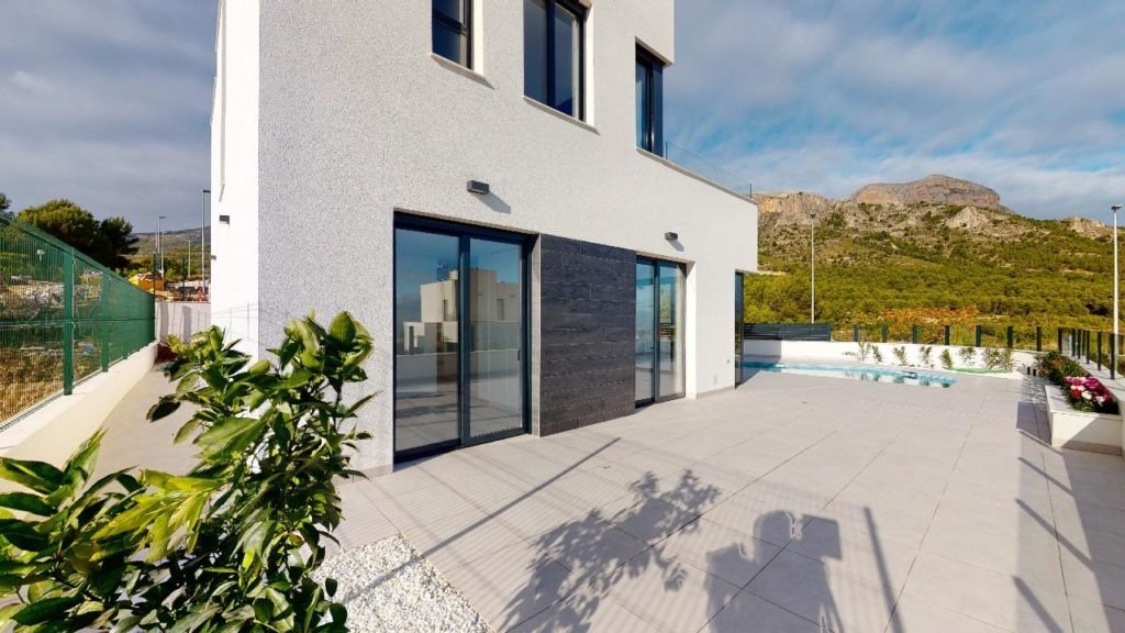 Villas de nueva construcción con vistas al mar y montaña