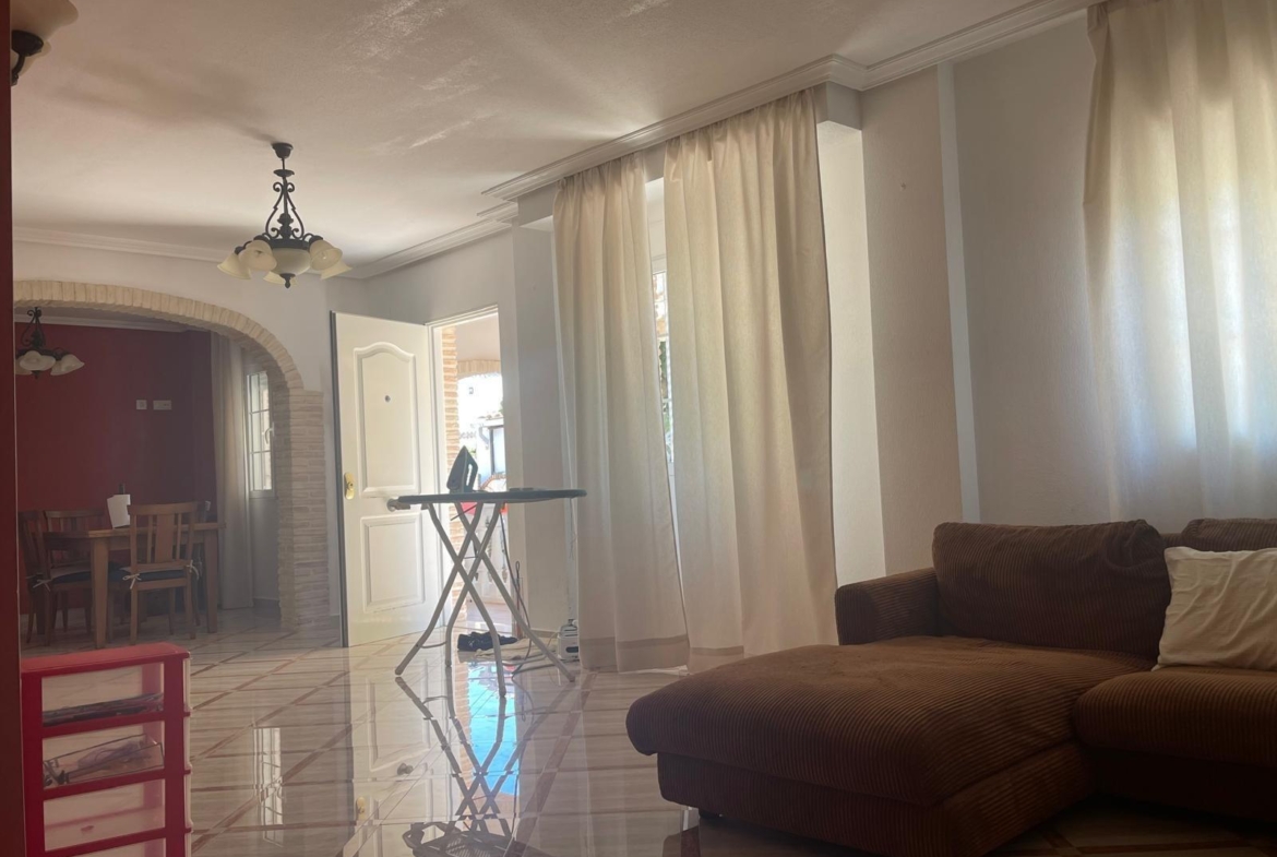 VILLA PARADA CON VISTAS AL MAR Y A 200 METROS DE PLAYA! ZONA TORRE LA MATA. 5 DRM. 3 BAÑOS. PISCINA PRIVADA.