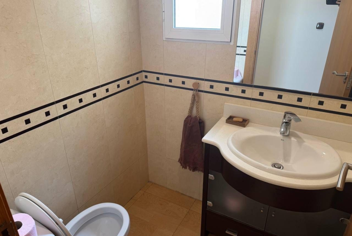 Spacious Semi-New Apartment in Torrevieja, Ideal for Living