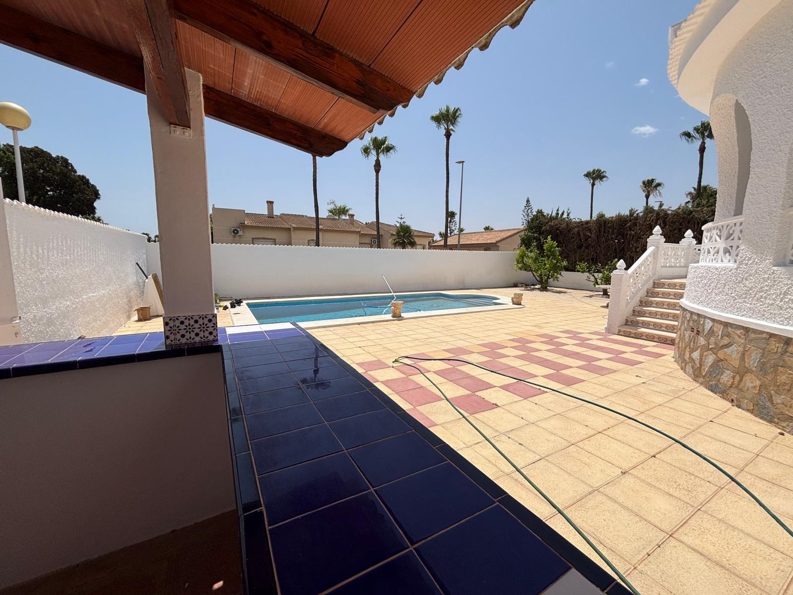 2-37-71 FABULOSA VILLA REFORMADA ESTILO MEDITERRÁNEO EN CIUDAD QUESADA