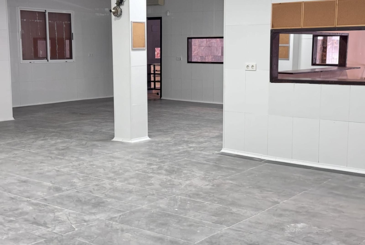 LOKALE COMERCIËLE CON SUPERFICIE DE 780 M2. SEGUNDA LINEA DE PLAYA. 70 METROS DEL MAR.