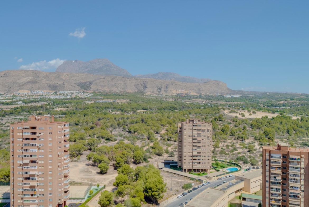 Exclusivo Piso en la Cala de Benidorm con Vistas al Mar