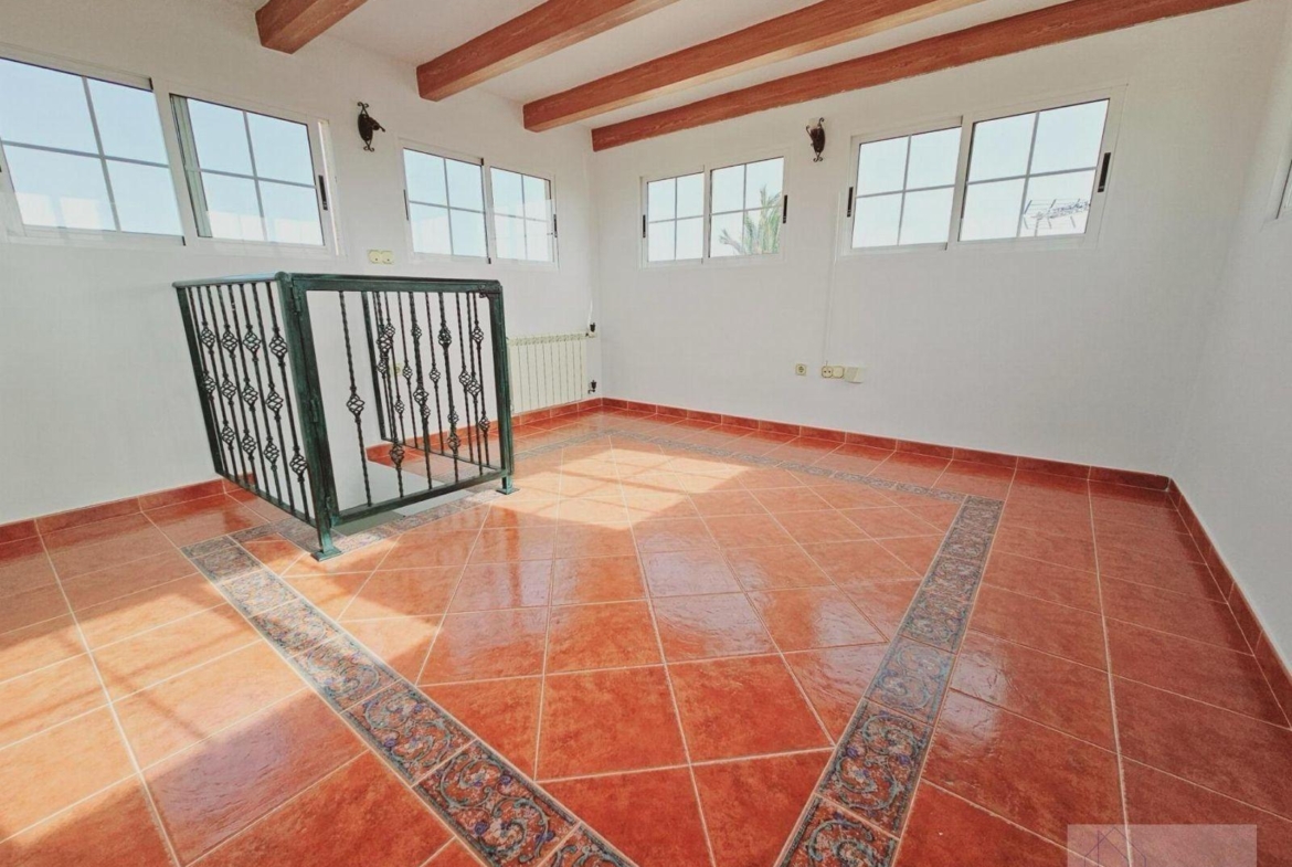 VILLA EN LA SIESTA CON 800 METROS DE PARCELA. PISCINA PRIVADA. 330 M2 DE CASA.