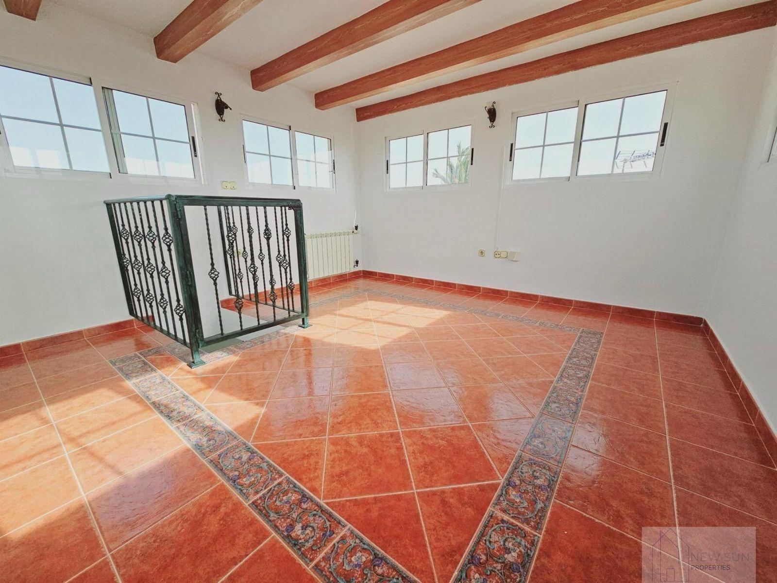 VILLA EN LA SIESTA CON 800 METROS DE PARCELA. PISCINA PRIVADA. 330 M2 DE CASA.