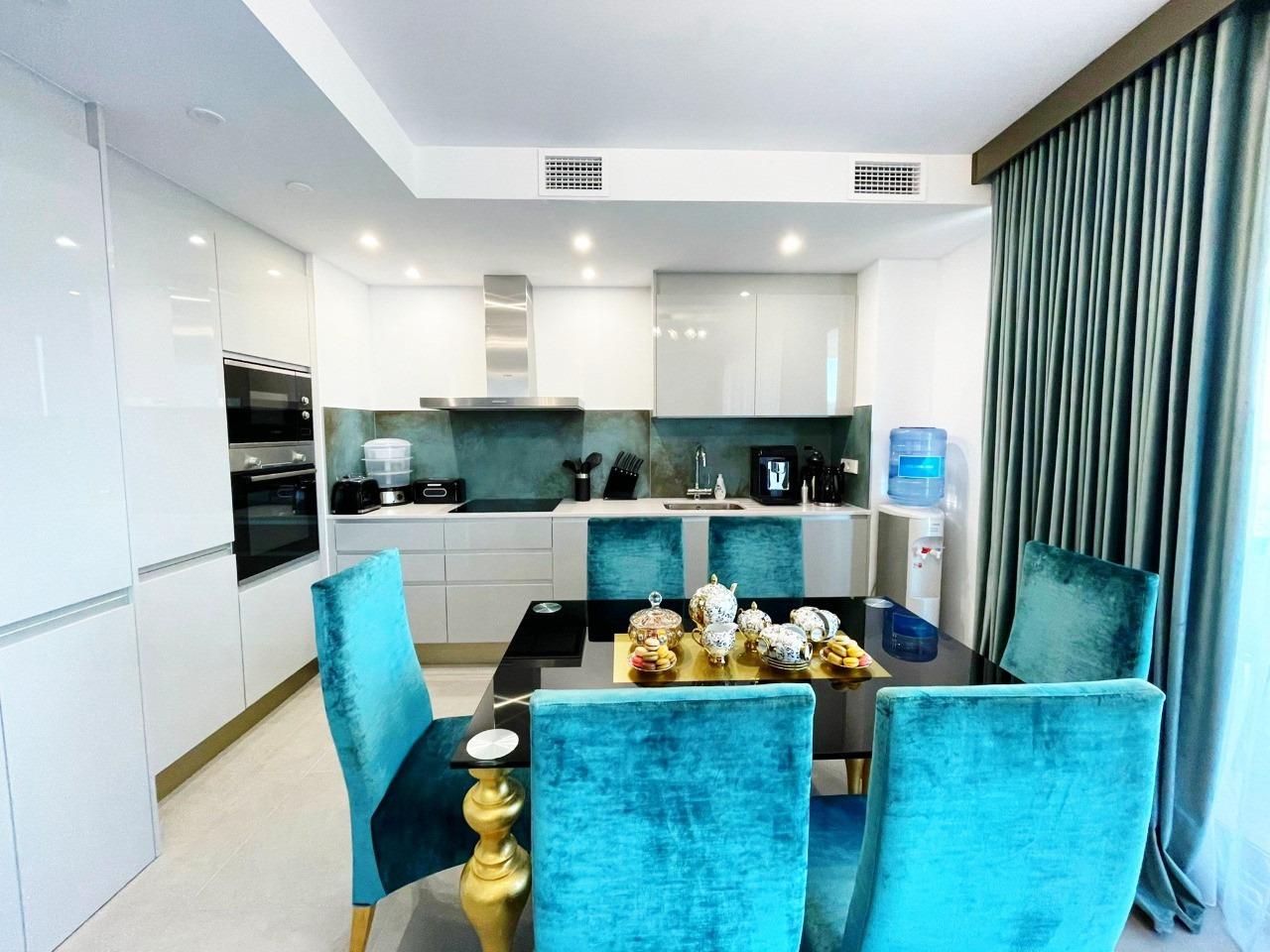 Moderne nieuwe appartementen aan de oevers van de Middellandse Zee