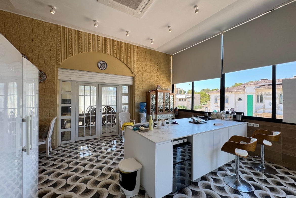 VILLA DE LIJO EN CAMPOAMOR CON 639 M2 DE CASA. PARCELA 800 M2. PISCINA PROPIA. 5 DORM. 4 BAÑOS. PLAYA A 650 METROS.