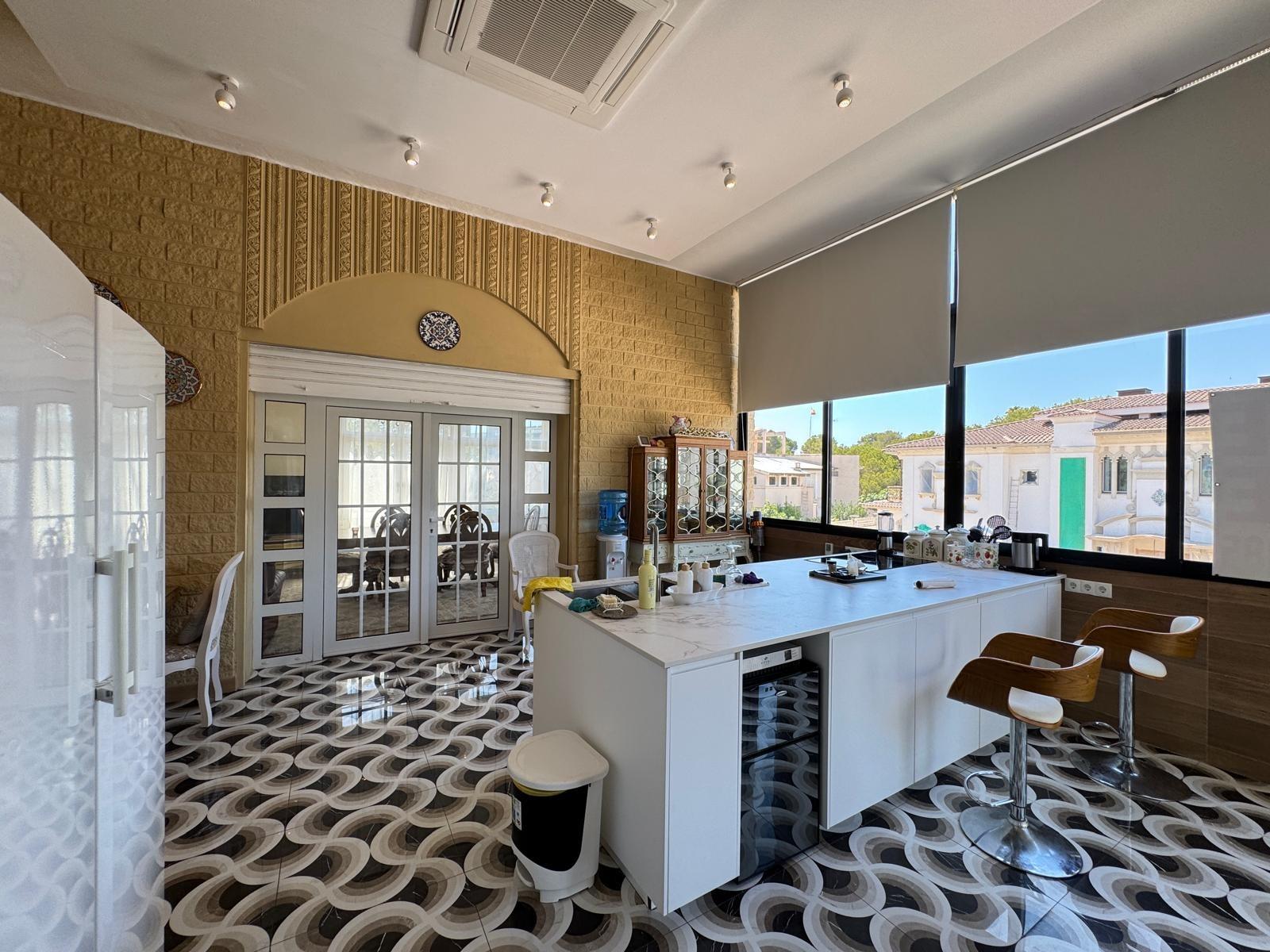 2-38-48 VILLA DE LIJO EN CAMPOAMOR CON 639 M2 DE CASA. PARCELA 800 M2. PISCINA PROPIA. 5 DORM. 4 BAÑOS. PLAYA A 650 METROS.