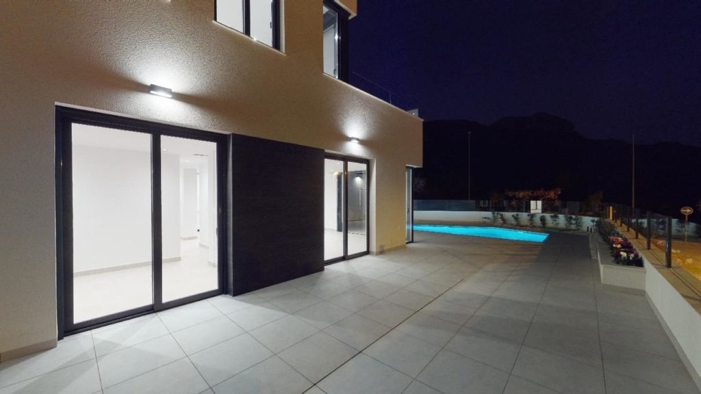 Villas de nueva construcción con vistas al mar y montaña