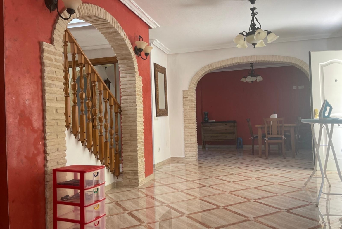 VILLA PARADA CON VISTAS AL MAR Y A 200 METROS DE PLAYA! ZONA TORRE LA MATA. 5 DRM. 3 BAÑOS. PISCINA PRIVADA.