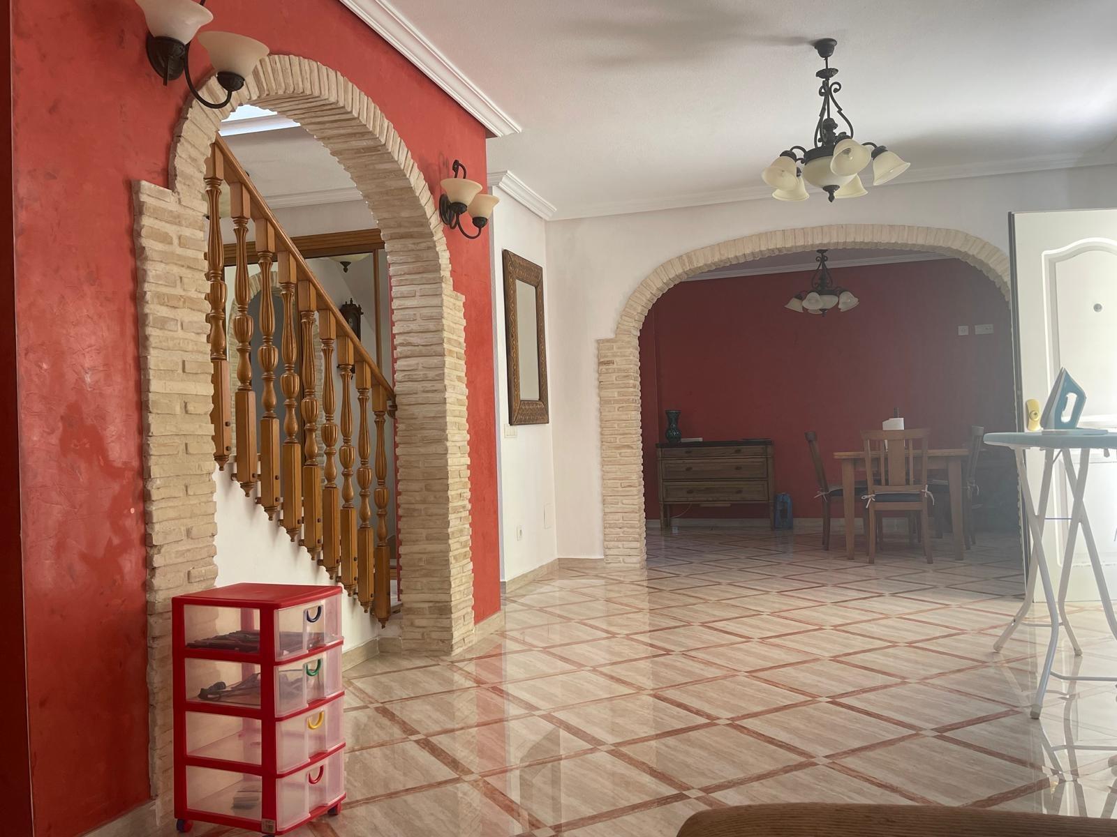 VILLA PARADA CON VISTAS AL MAR Y A 200 METROS DE PLAYA! ZONA TORRE LA MATA. 5 DRM. 3 BAÑOS. PISCINA PRIVADA.
