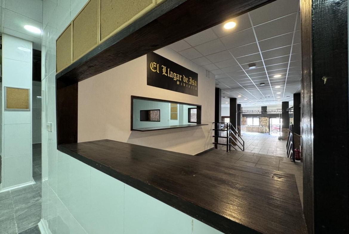 LOKALE COMERCIËLE CON SUPERFICIE DE 780 M2. SEGUNDA LINEA DE PLAYA. 70 METROS DEL MAR.