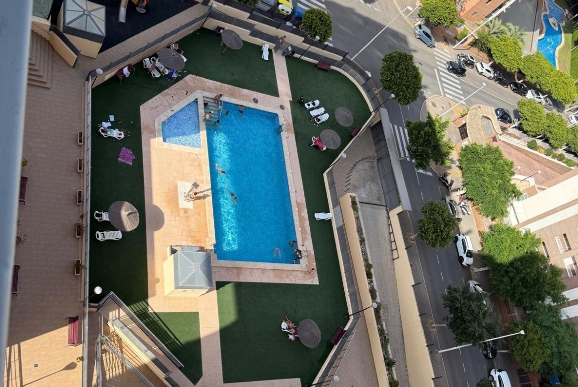 Ático Dúplex con Solárium Privado y Vistas a la Cala de Finestrat