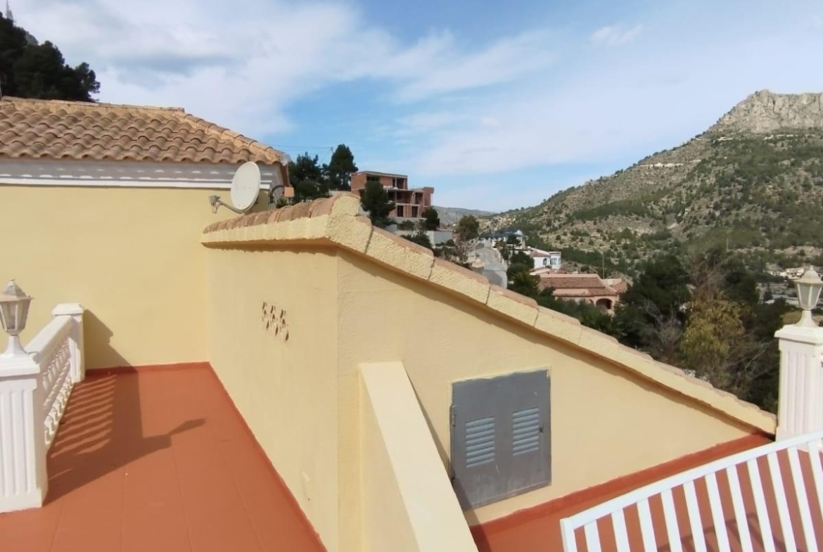 Exclusieve villa in Calpe met panoramisch uitzicht en een grote investeringsmogelijkheid