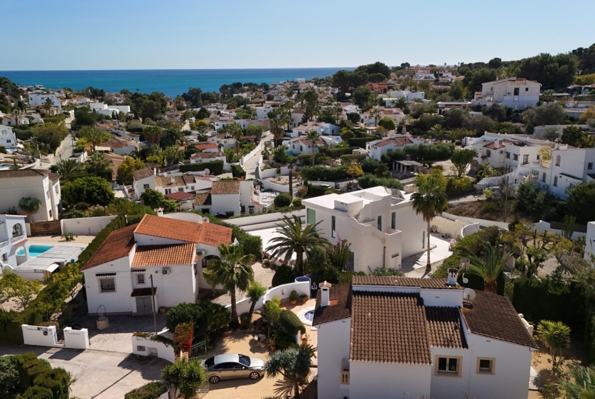 Mediterranean style villa with pool and close to the sea