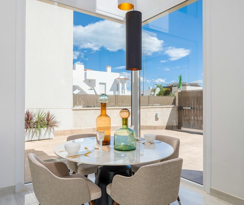 OBRA NUEVA EN LOS MONTESINOS. VILLAS DE LUJO. 3 DORM. 3 BAÑOS. PARCELA 200M2. PISCINA PROPIA.