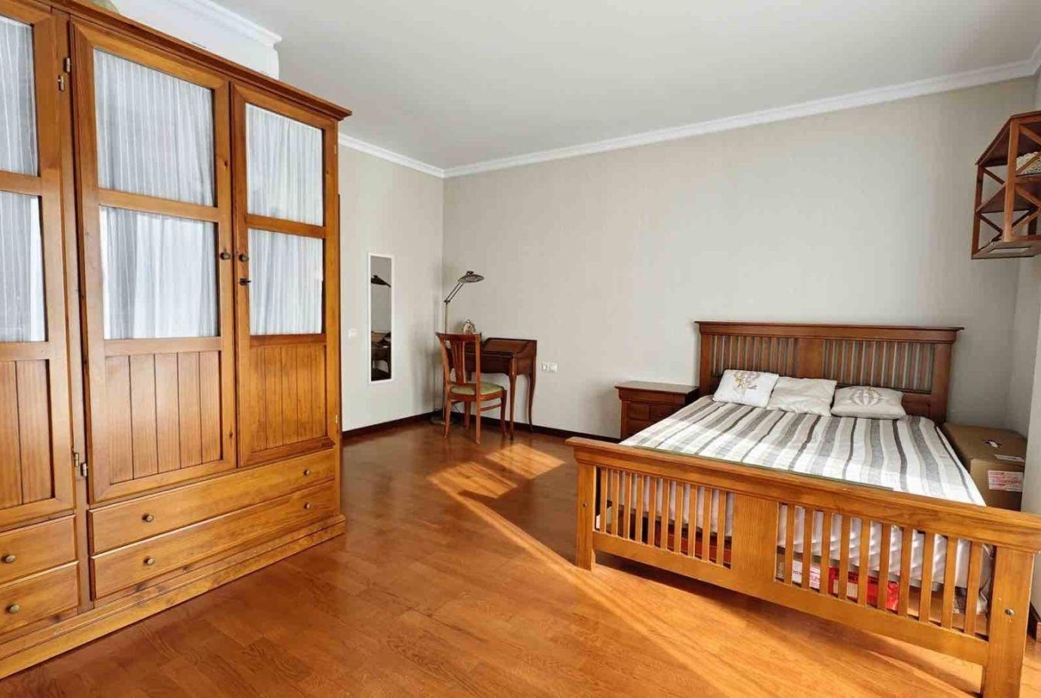 VILLA EN CIUDQUESADA. CON PISCINA PRIVADA. PARCELA 850M2. CASA 364 M2.