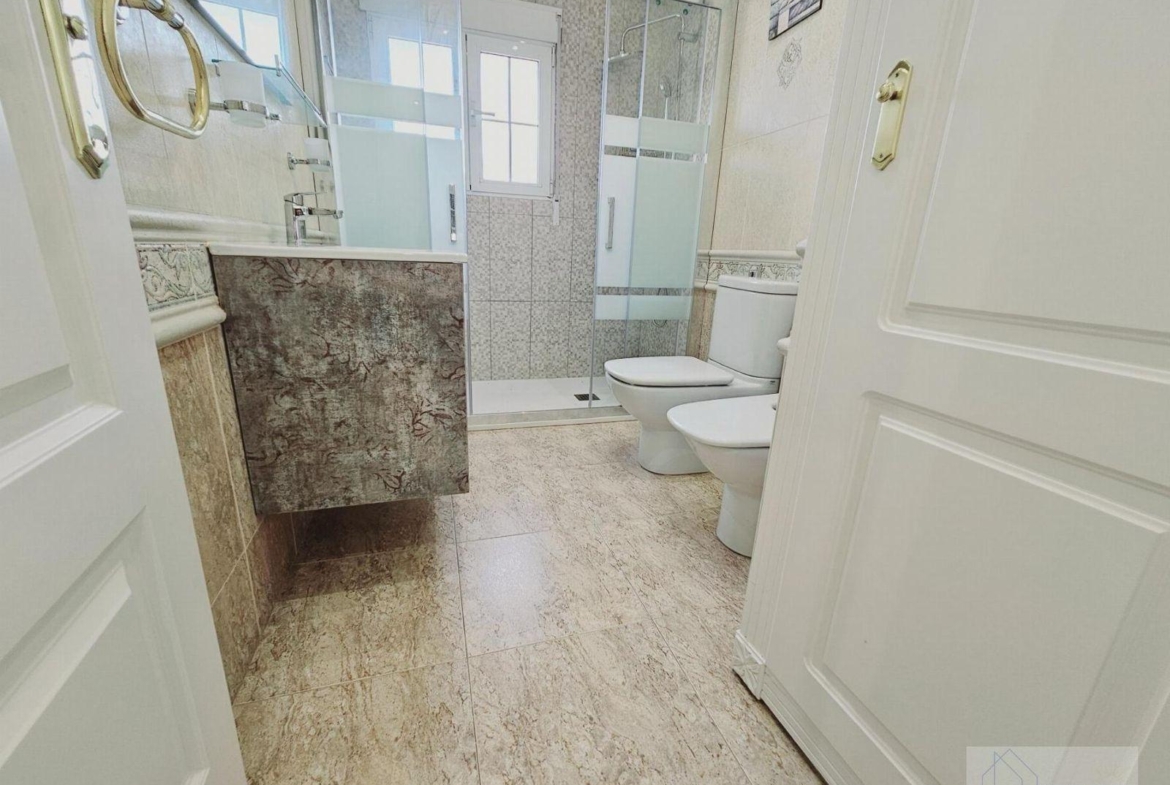 VILLA EN LA SIESTA CON 800 METROS DE PARCELA. PISCINA PRIVADA. 330 M2 DE CASA.