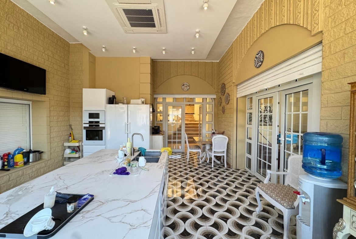 VILLA DE LIJO EN CAMPOAMOR CON 639 M2 DE CASA. PARCELA 800 M2. PISCINA PROPIA. 5 DORM. 4 BAÑOS. PLAYA A 650 METROS.