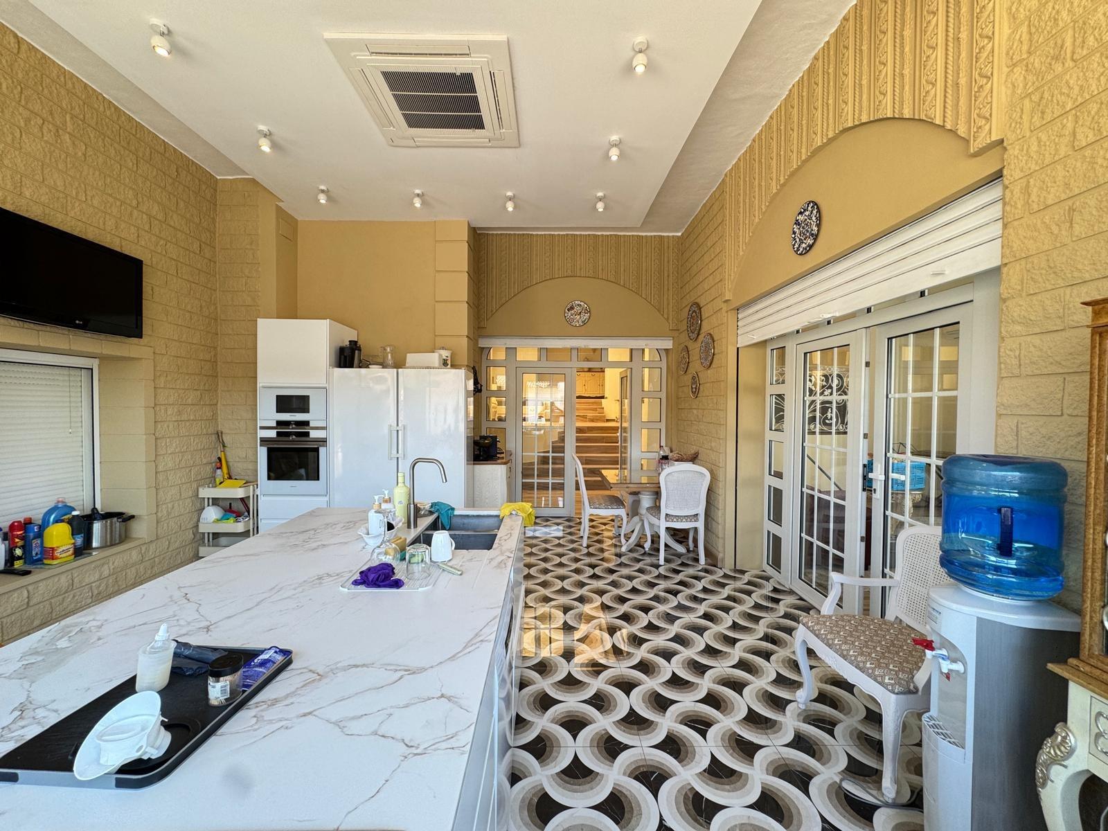 2-39-48 VILLA DE LIJO EN CAMPOAMOR CON 639 M2 DE CASA. PARCELA 800 M2. PISCINA PROPIA. 5 DORM. 4 BAÑOS. PLAYA A 650 METROS.