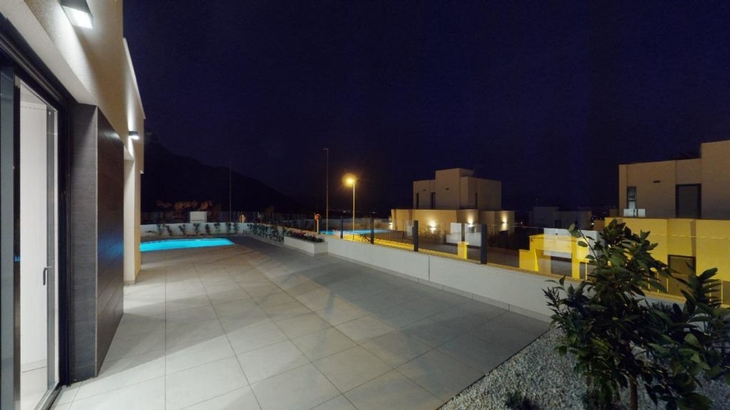 Villas de nueva construcción con vistas al mar y montaña