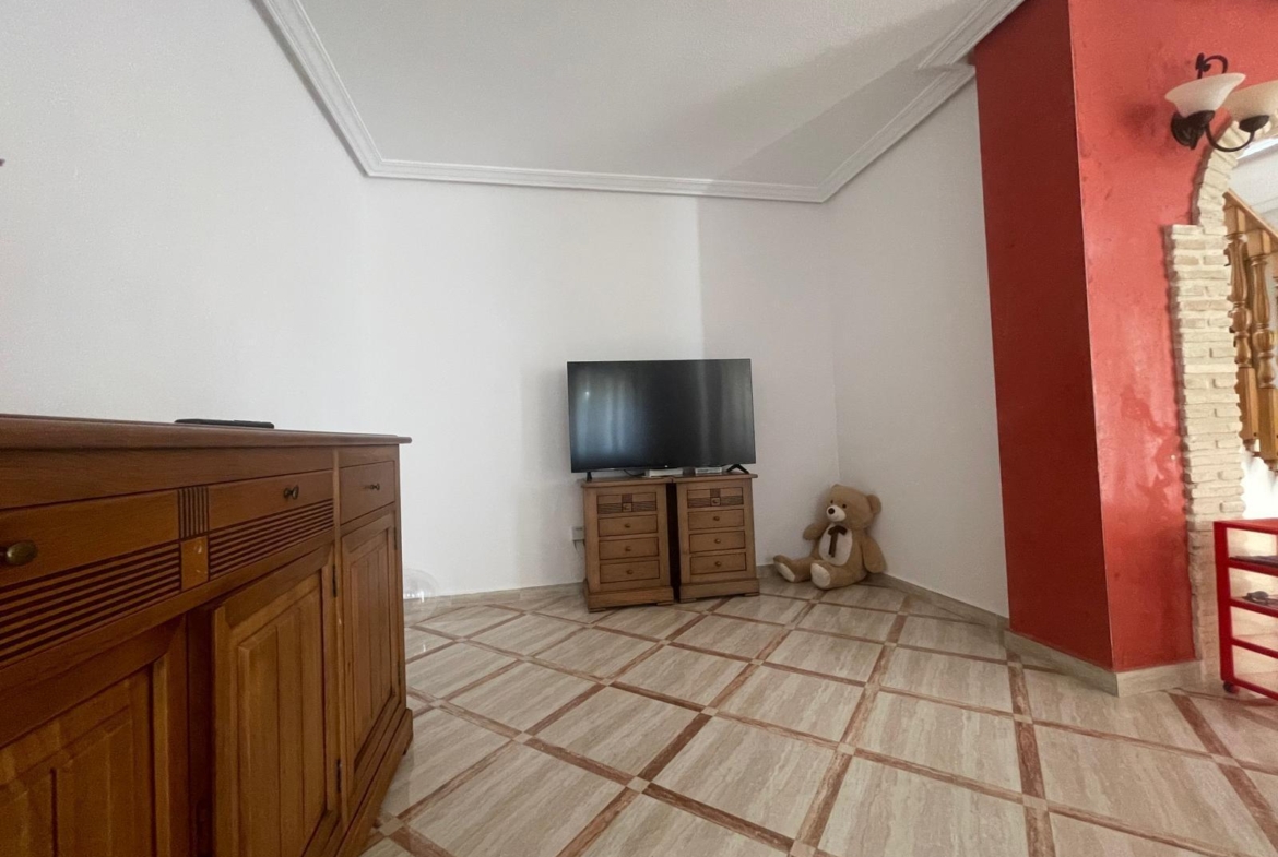VILLA PARADA CON VISTAS AL MAR Y A 200 METROS DE PLAYA! ZONA TORRE LA MATA. 5 DRM. 3 BAÑOS. PISCINA PRIVADA.