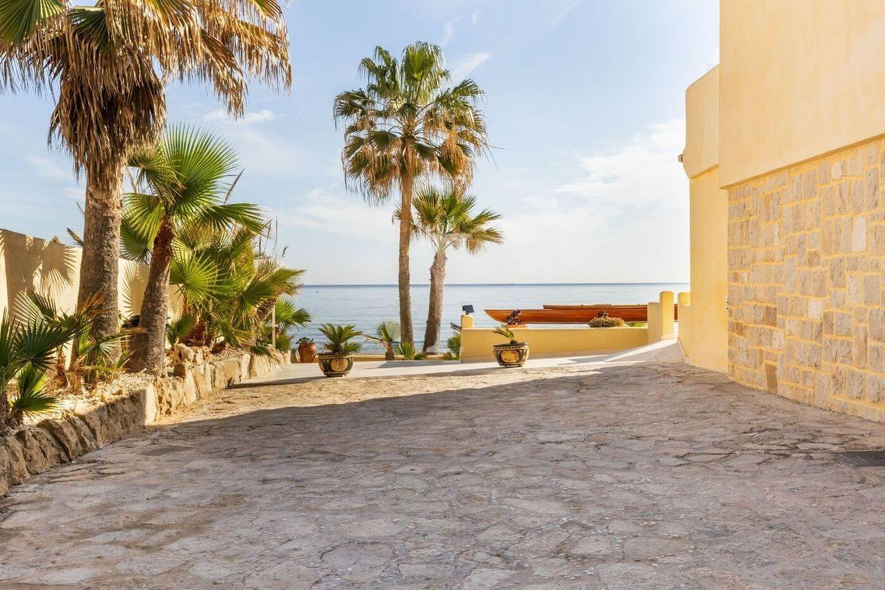 2-39-59 LUXURY VILLA OP HET ZAND IN CABO DE LAS HUERTAS
