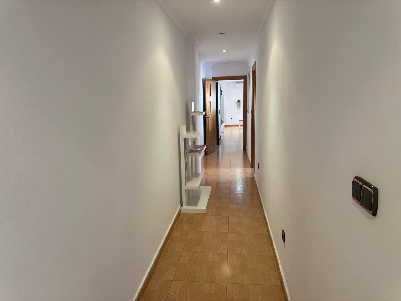 2-39-60 Spacious Semi-New Apartment in Torrevieja, Ideal for Living