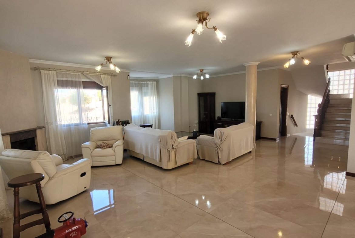 Luxury Villa in Ciudad Quesada with Stunning Clear Views