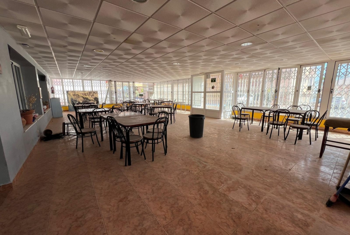 LOKALE COMERCIAL EN CABO ZERVERA. 300 M2. A 100 METROS DEL MAR.