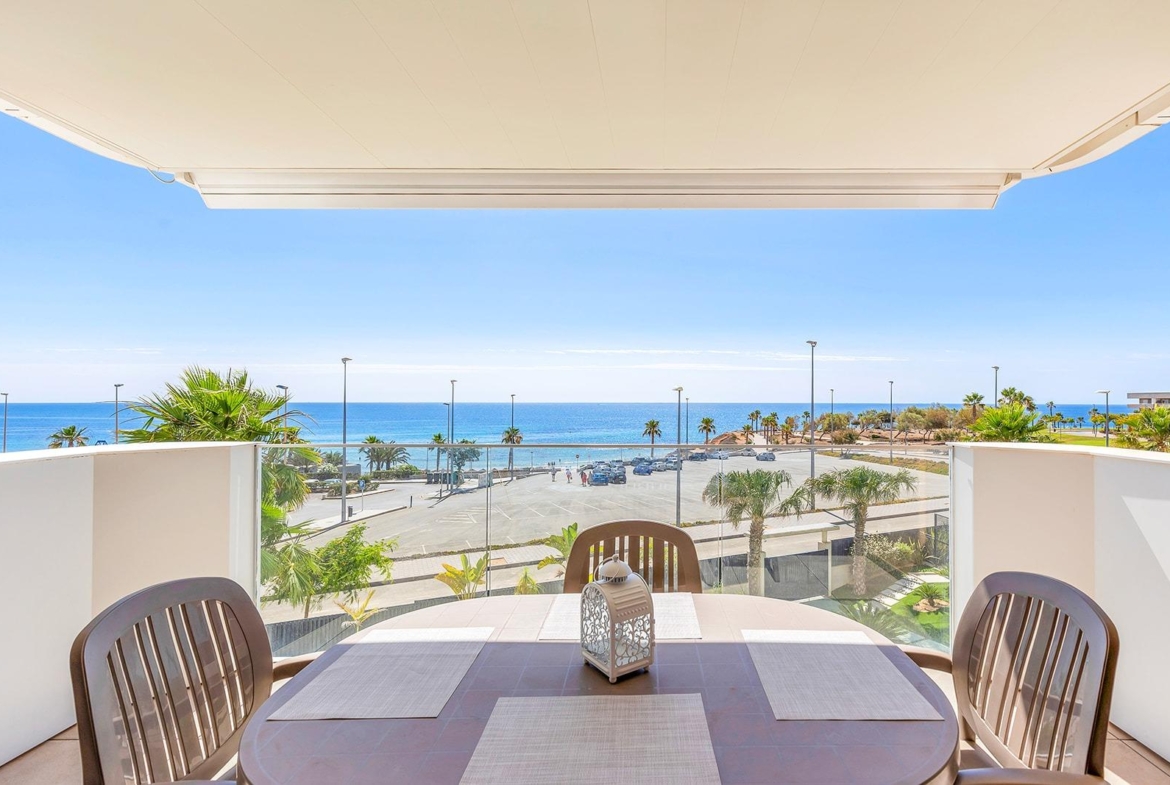 APARTAMENTO CON VISTAS AL MAR EN MIL PALMERAS. 2 DORM. 2 BAÑOS. GARAJE+TRASTERO. TERRAZA 20 M2.