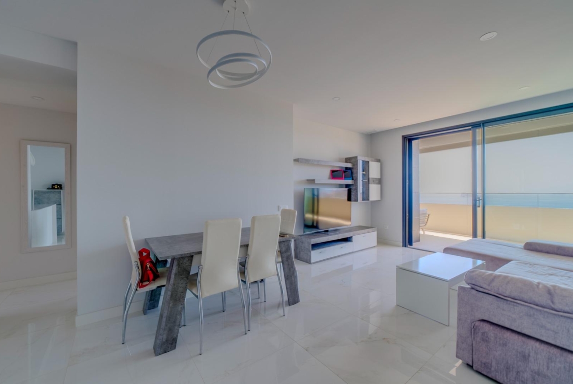Exclusivo Piso en la Cala de Benidorm con Vistas al Mar