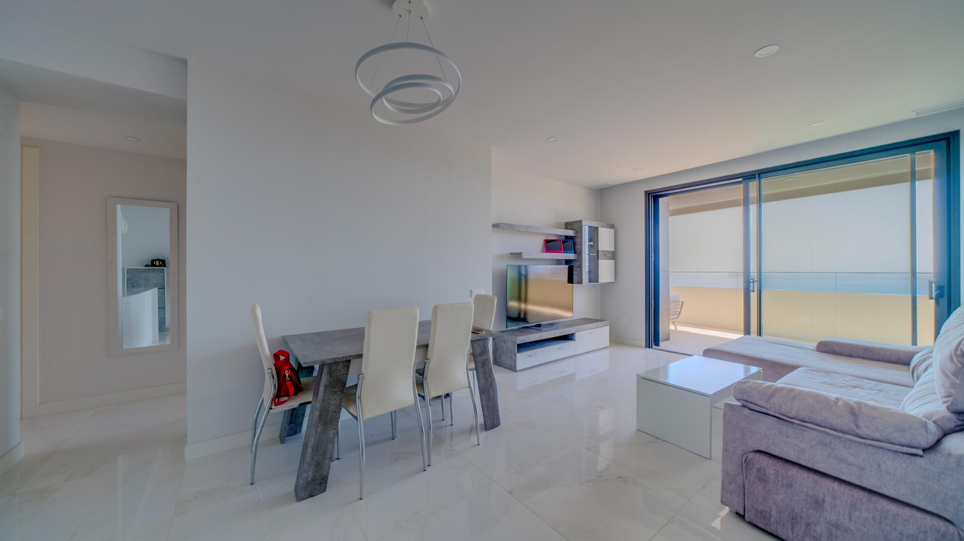 Exclusivo Piso en la Cala de Benidorm con Vistas al Mar